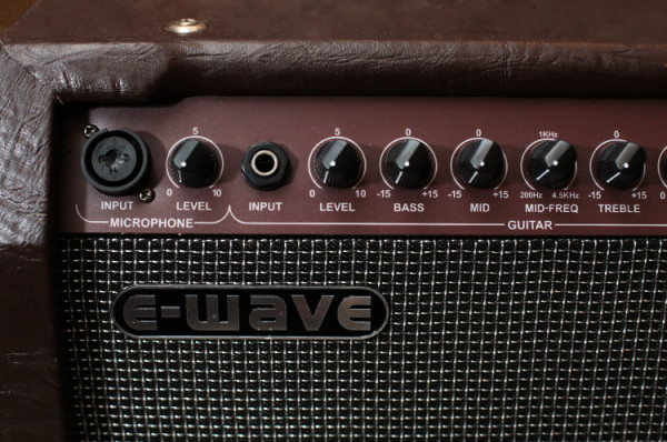 E-WAVE AE-30 комбик для акустической гитары 30 Вт