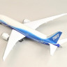 Пассажирский авиалайнер "Боинг 787-8" Дримлайнер 1/144