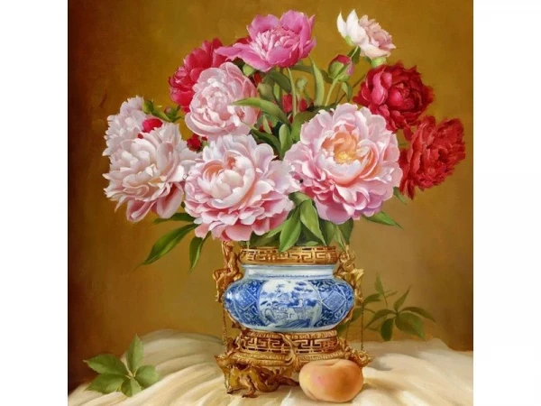 Алмазная мозаика 30х30 БУЗИН. ПИОНЫ В КИТАЙСКОЙ ФАРФОРОВОЙ ВАЗОЧКЕ (26 цветов)