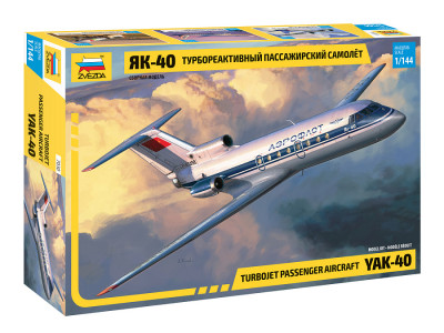 Турбореактивный пассажирский самолет Як-40 1/144